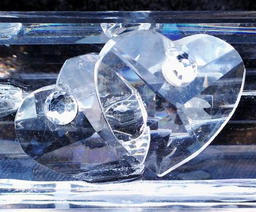 Harten op een bankje van geslepen kristal - Afbeelding 2