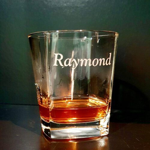 vierkant-whisky-glas-met-naam-gegraveerd