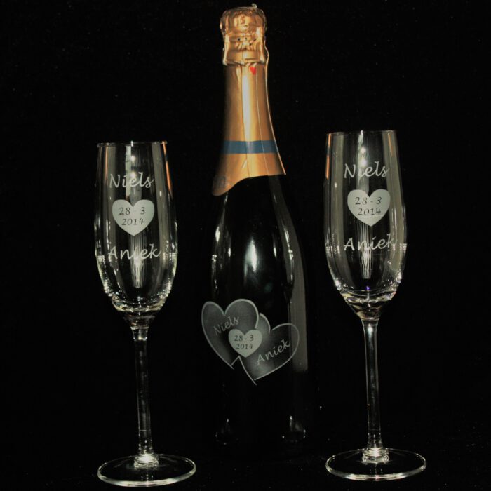 fles-cava-champagneglazen-gravure