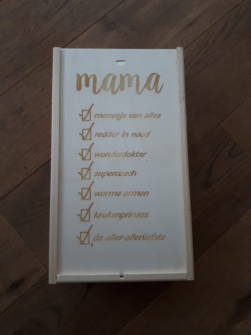 Wijnkist voor 2 flessen wijn met daarop checklist mama gegraveerd