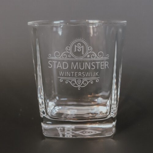 relatiegeschenk-logo-graveren-op-glas