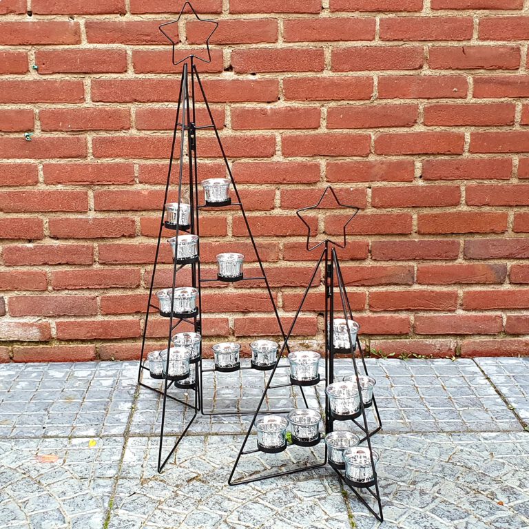 Metalen kerstboom met sfeerlichtjes Bijzondergemaakt