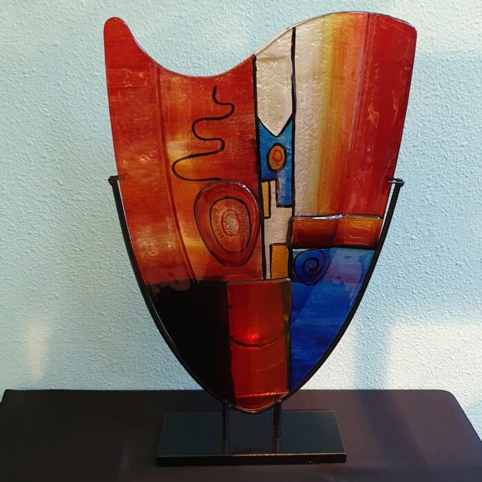 glaskunst-hoge-vaas-gekleurd-glas-artistiek