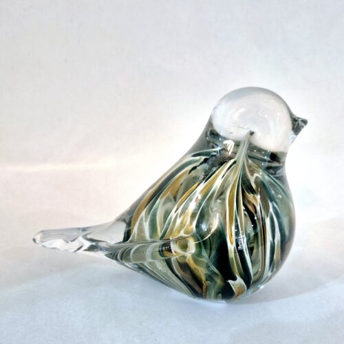 vogeltje van groen gekleurd glas