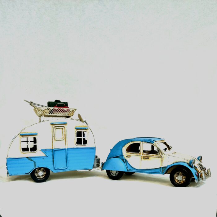 retro time 2CV met caravan