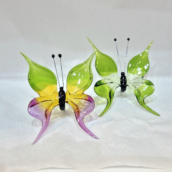 glazen gekleurde vlinders in allerlei kleuren